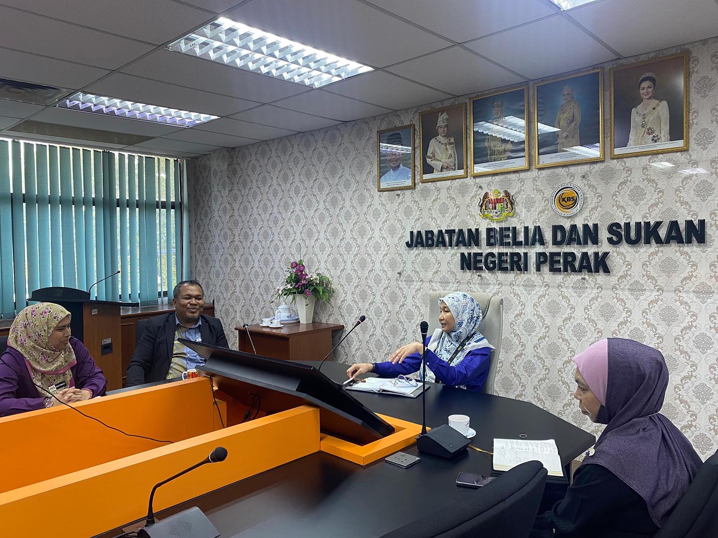 KUNJUNGAN HORMAT PENGARAH AKADEMI KENEGARAAN MALAYSIA NEGERI PERAK KEPADA PENGARAH JABATAN BELIA DAN SUKAN NEGERI PERAK