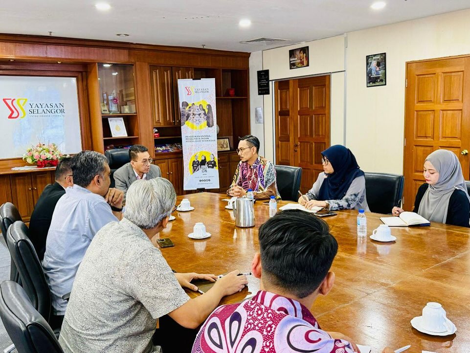KUNJUNGAN HORMAT PENGARAH AKM NEGERI SELANGOR KEPADA KETUA PEGAWAI EKSEKUTIF YAYASAN SELANGOR
