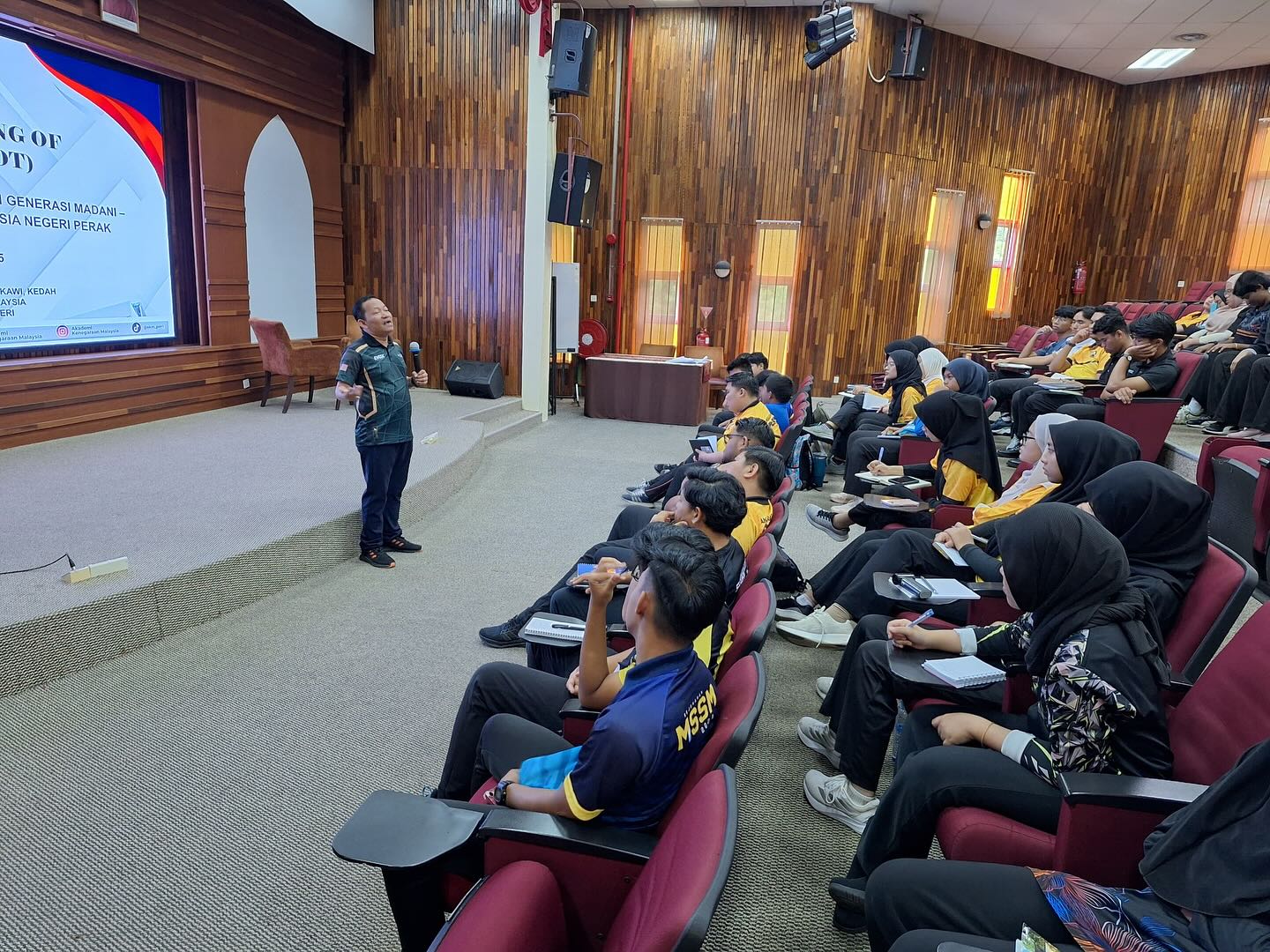 KURSUS TRAINING OF TRAINER (TOT) MODUL LATIHAN PROGRAM KEPIMPINAN GENERASI MADANI (PKGM) ABM 