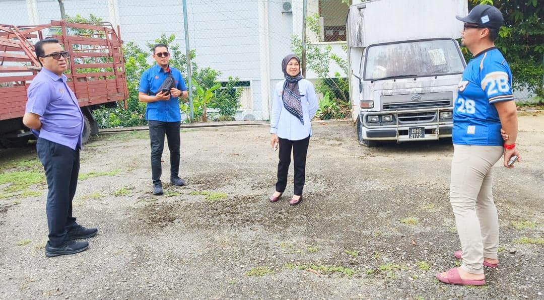 Lawatan tapak di Lot JKR 803 serta menghadiri mesyuarat bersama wakil Jabatan Kastam Diraja Malaysia dan mesyuarat bersama Jabatan Kerja Raya (JKR) 