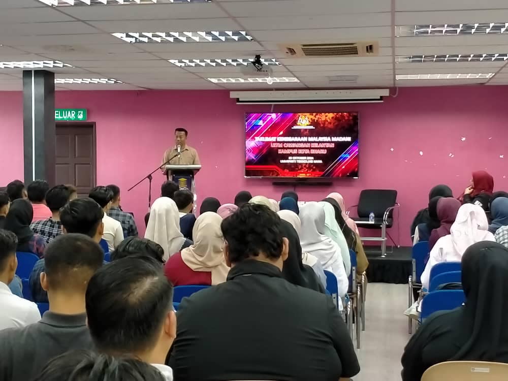 Perkongsian info Minggu Orientasi Mahasiswa Baharu UA / UiTM. Slot Kenegaraan Malaysia MADANI di Minggu Orientasi Mahasiswa Baharu yang telah berlangsung pada 9 Oktober 2024 (Rabu) telah dilaksanakan di UiTM Kampus Kota Bharu, Kelantan