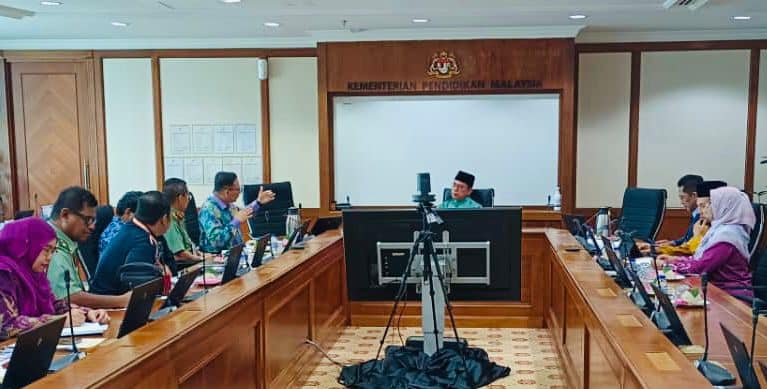 Perbincangan pelaksanaan program AKM dan MiDAS yang memerlukan kerjasama di bawah Kementerian Pendidikan Malaysia. AKM akan mengadakan 142 siri Seminar Kenegaraan Pendidik kepada guru